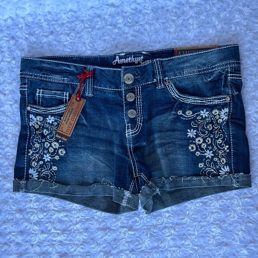 Amethyst Low Rise Jean Shorts NWT